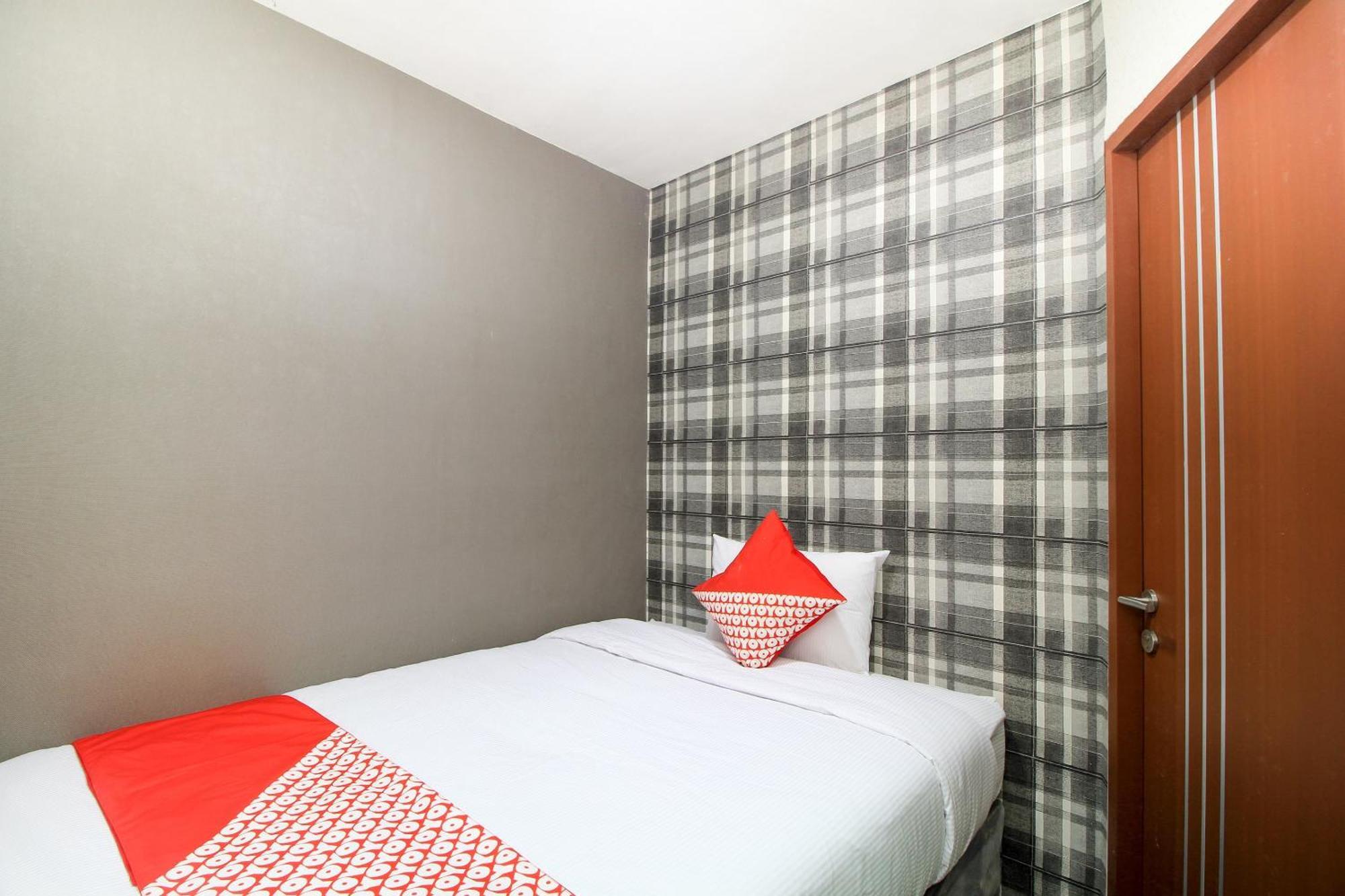 Super Oyo Capital O 217 A1 Hotel Surabaya Luaran gambar