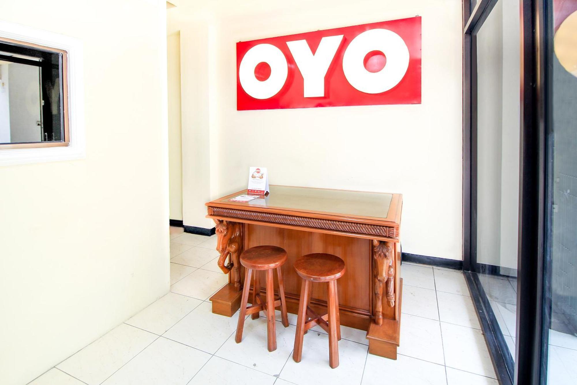 Super Oyo Capital O 217 A1 Hotel Surabaya Luaran gambar