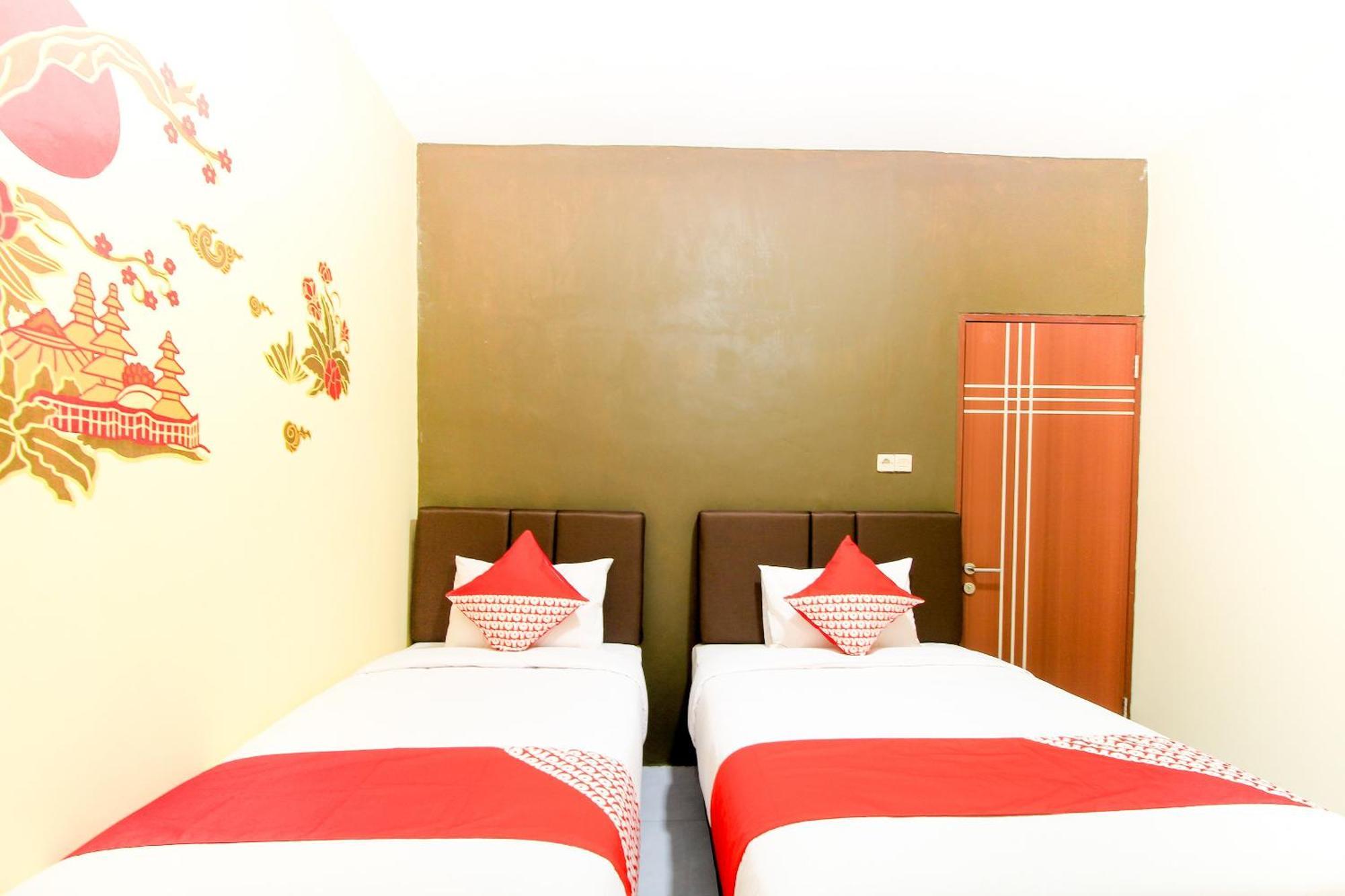 Super Oyo Capital O 217 A1 Hotel Surabaya Luaran gambar