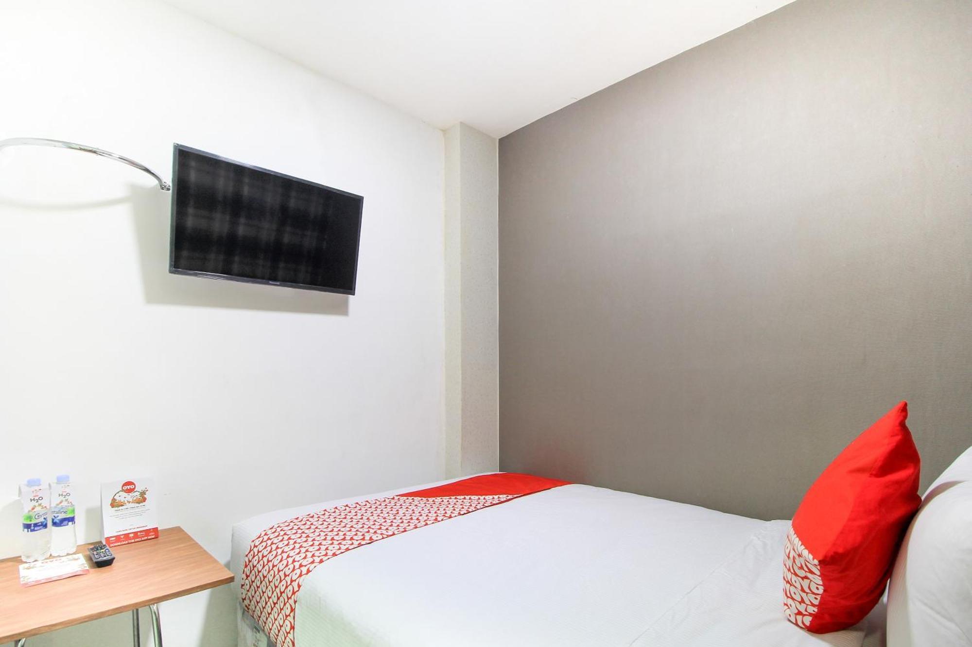 Super Oyo Capital O 217 A1 Hotel Surabaya Luaran gambar