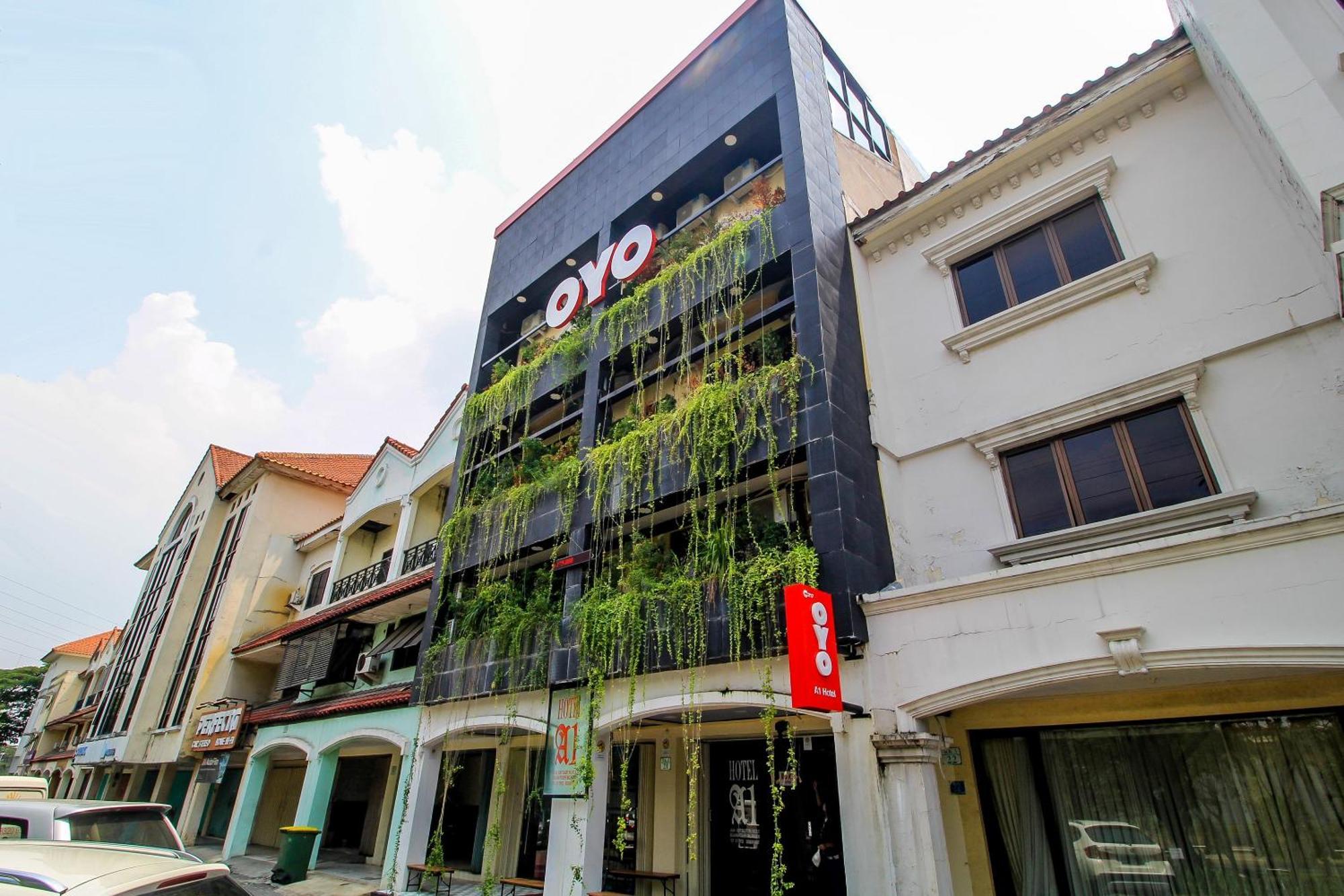 Super Oyo Capital O 217 A1 Hotel Surabaya Luaran gambar