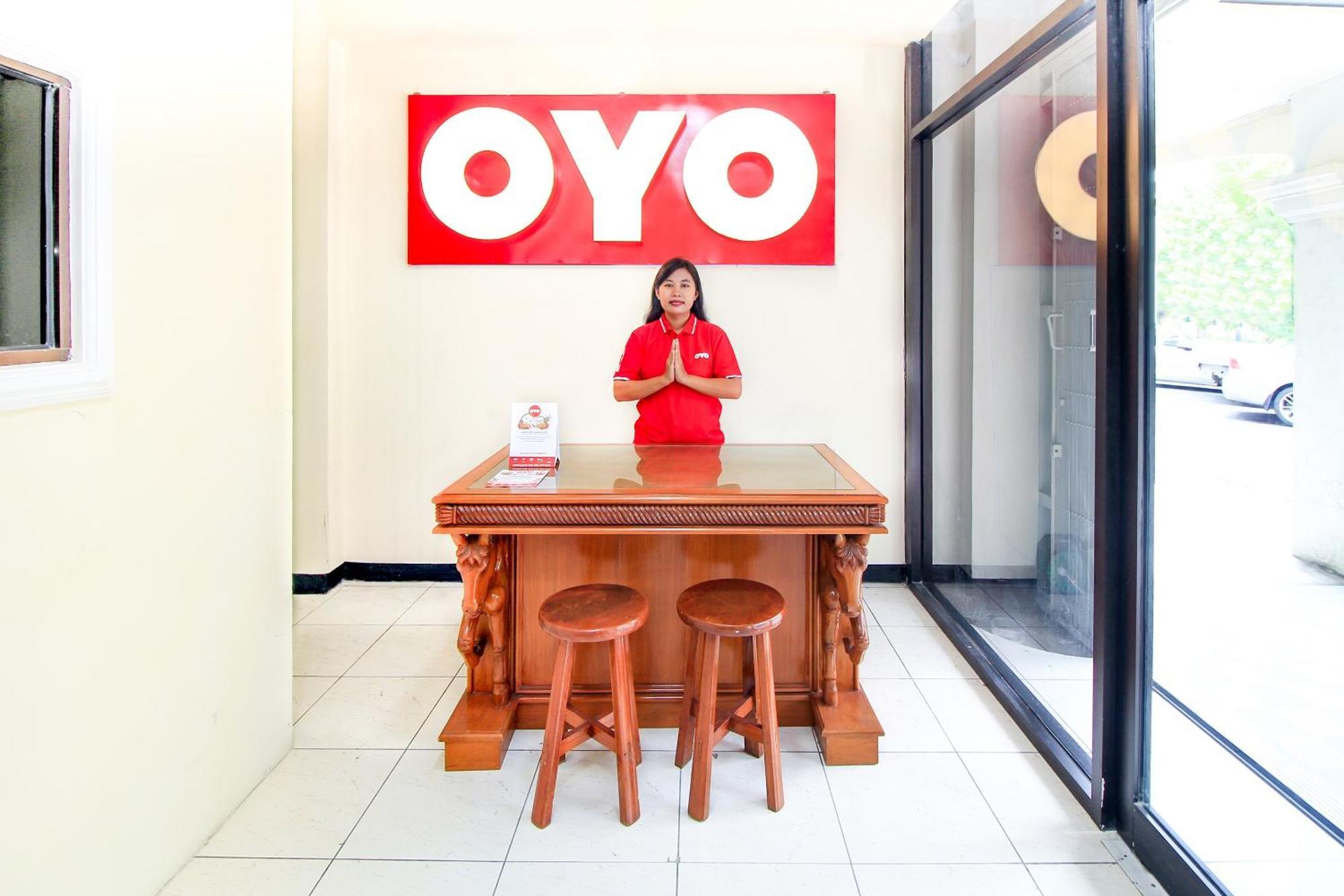 Super Oyo Capital O 217 A1 Hotel Surabaya Luaran gambar