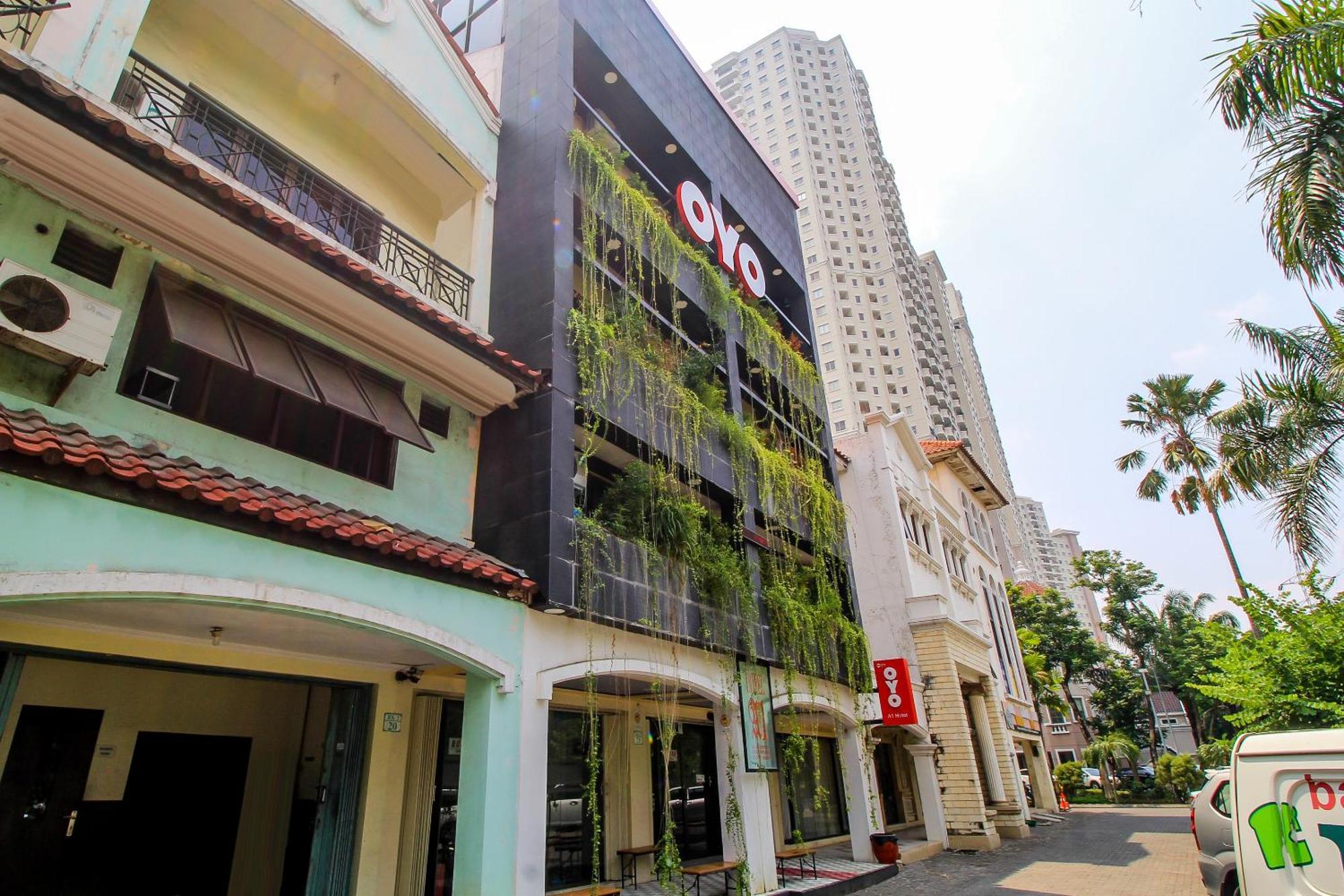 Super Oyo Capital O 217 A1 Hotel Surabaya Luaran gambar