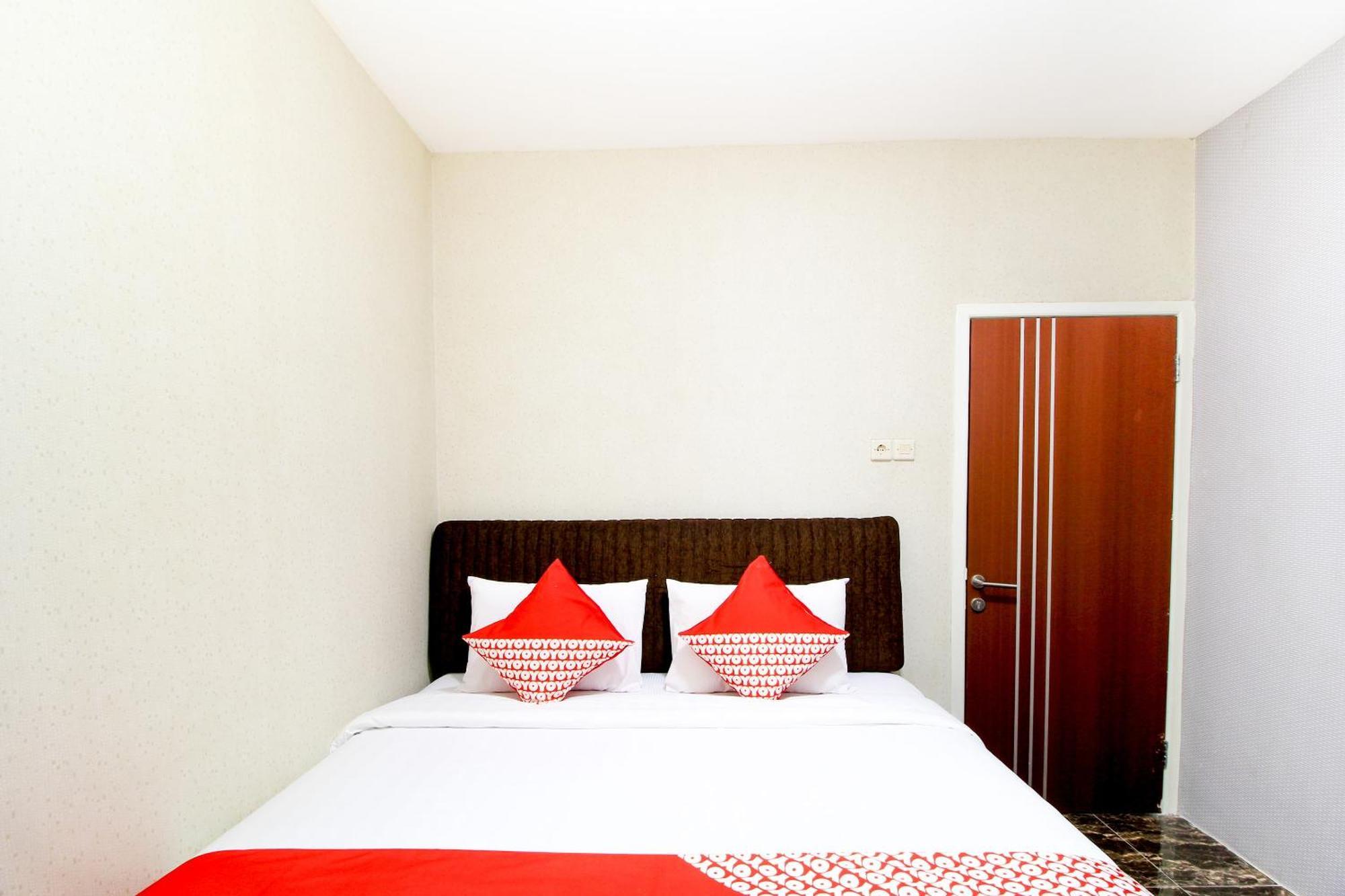 Super Oyo Capital O 217 A1 Hotel Surabaya Luaran gambar