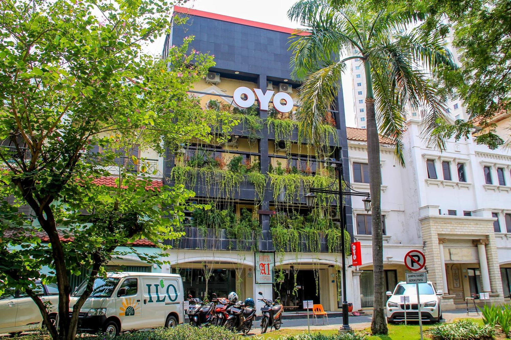 Super Oyo Capital O 217 A1 Hotel Surabaya Luaran gambar
